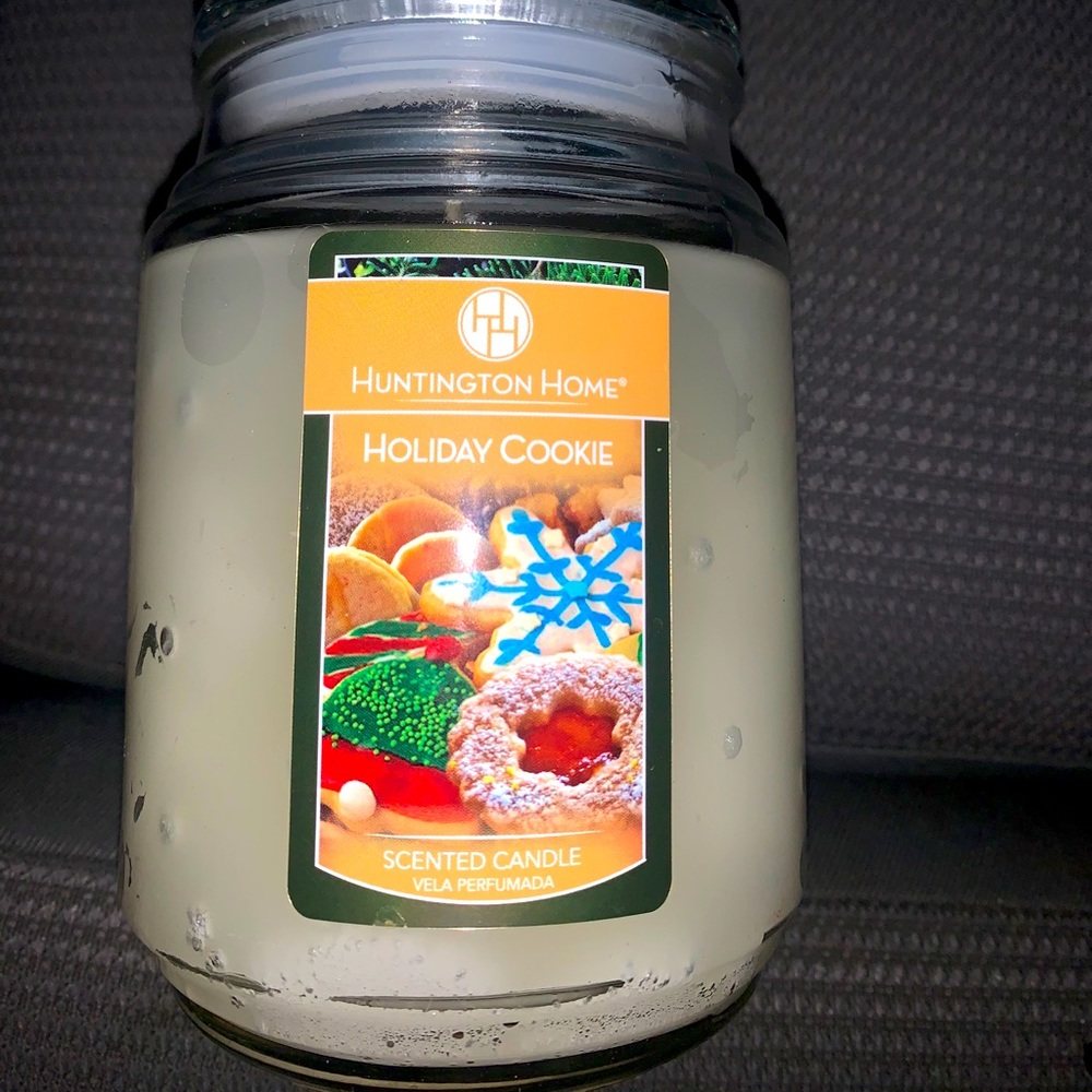 Huntington home holiday candle!